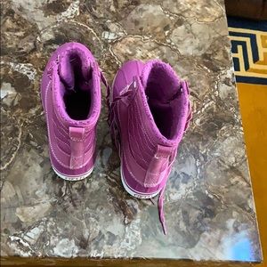 Women’s winter snow boot.